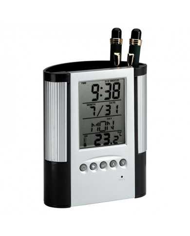 Porta lapiceros de plastico con reloj delante